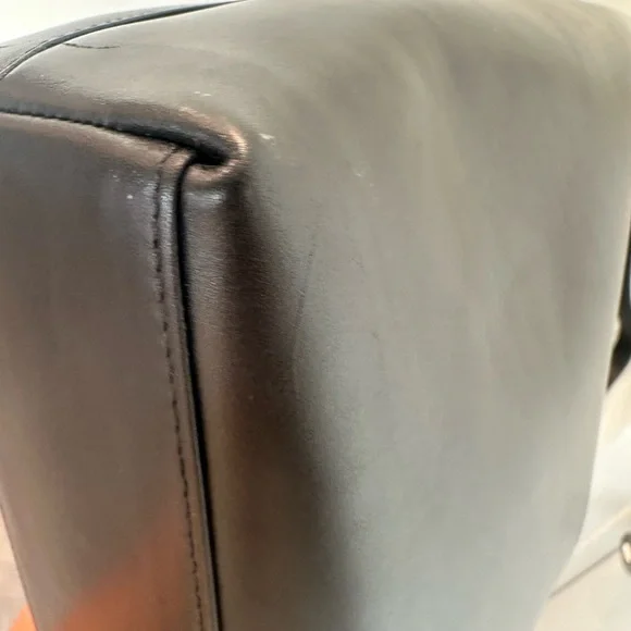 Gucci Black Leather Vintage Shoulder Bag with COA - Picture 5 of 17